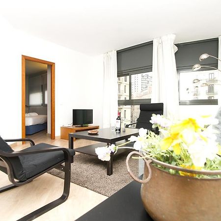 Apartment Bright Sagrada Familia Barcelona Room photo