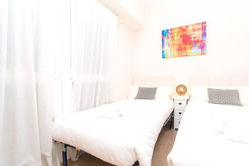Apartment Bright Sagrada Familia Barcelona Room photo