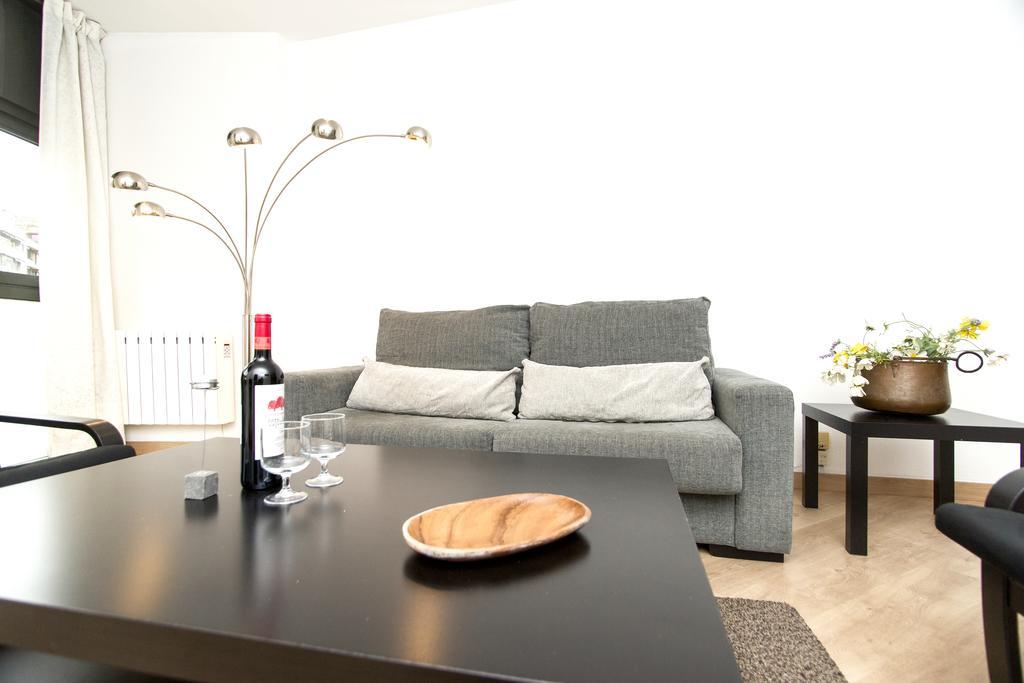 Apartment Bright Sagrada Familia Barcelona Room photo