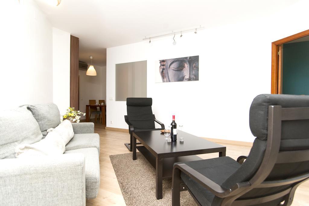 Apartment Bright Sagrada Familia Barcelona Room photo
