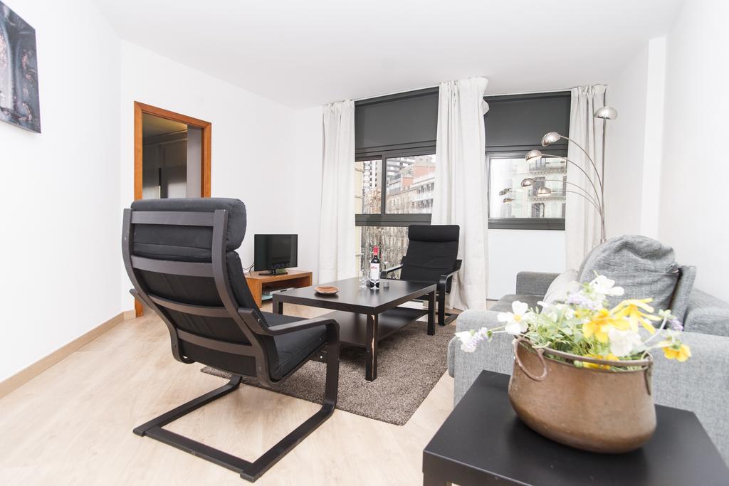 Apartment Bright Sagrada Familia Barcelona Room photo